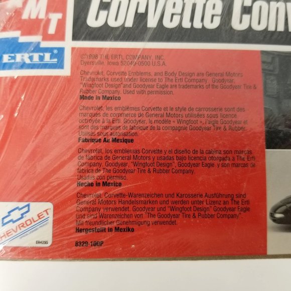 AMT 1998 GM Chevrolet Corvette Convertible 1:25 Model Kit Black L 2 Assembly Req - Picture 3 of 7